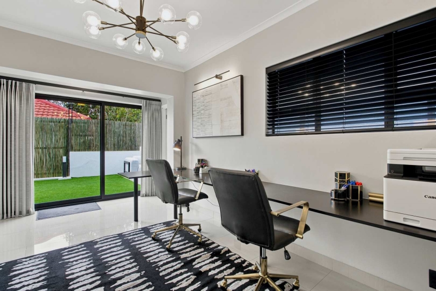 7 Bedroom Property for Sale in Oranjezicht Western Cape